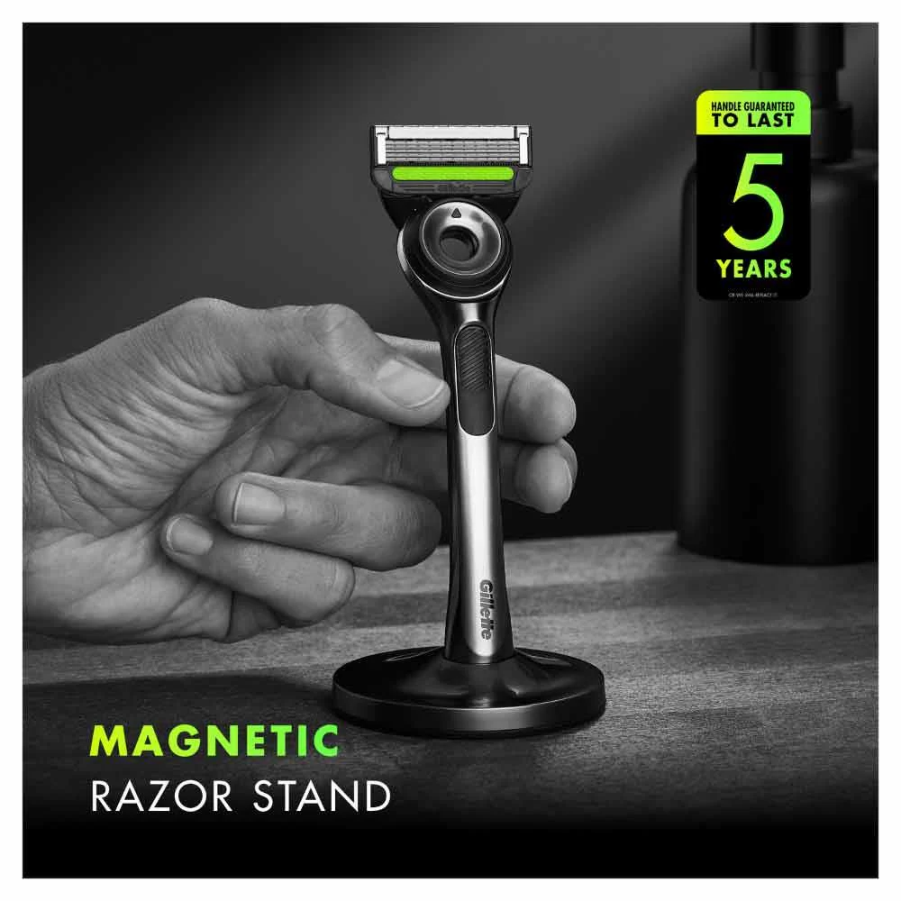 Gillette Labs Exfoliating Razor With Magnetic Docking Stand - Image 3